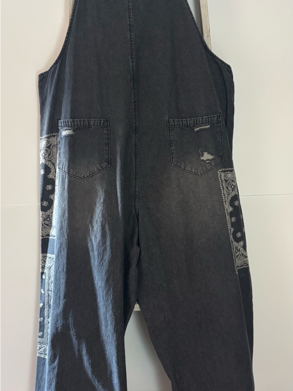 Easel large oversized Distressed Denim Overalls with Bandana Patch, bohemian - Picture 14 of 14